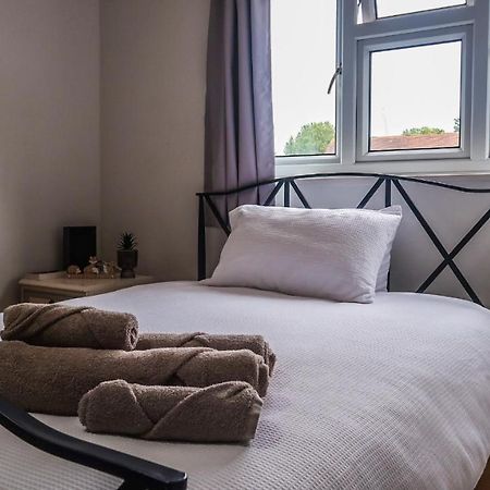 Cozy Double Room - Only Room Лондон Екстериор снимка