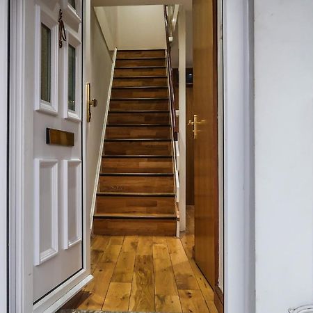Cozy Double Room - Only Room Лондон Екстериор снимка