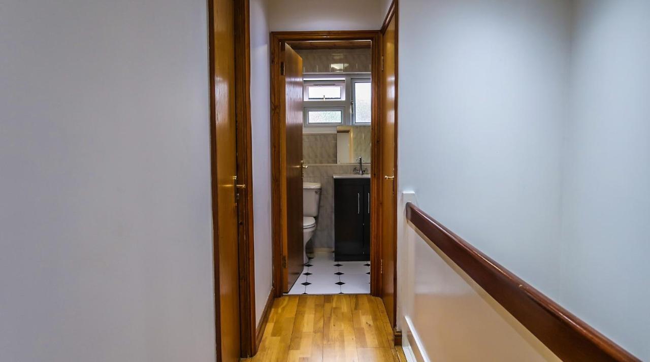 Cozy Double Room - Only Room Лондон Екстериор снимка
