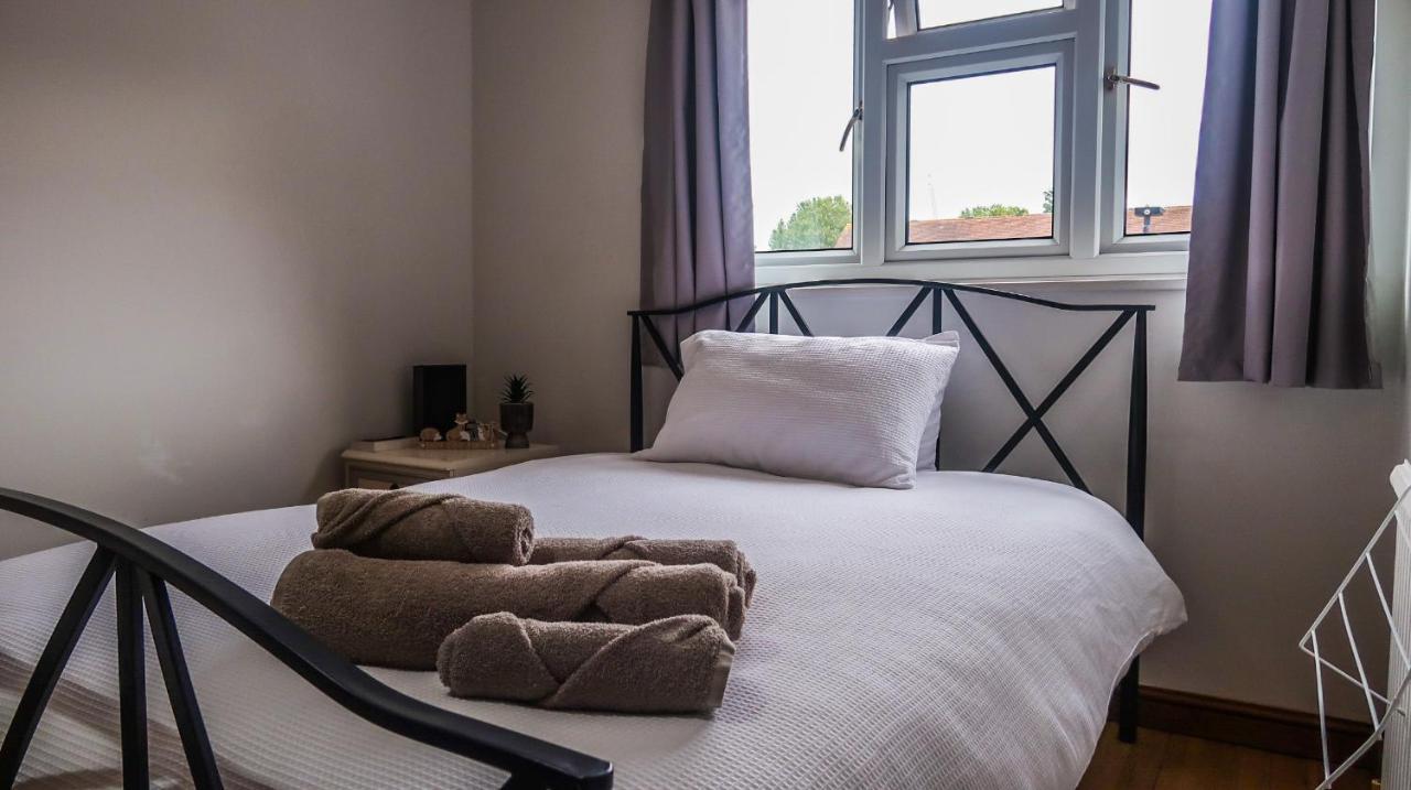 Cozy Double Room - Only Room Лондон Екстериор снимка
