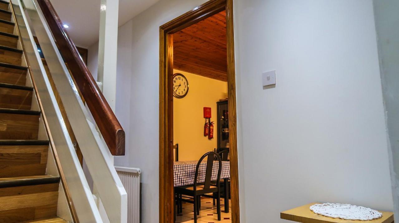 Cozy Double Room - Only Room Лондон Екстериор снимка