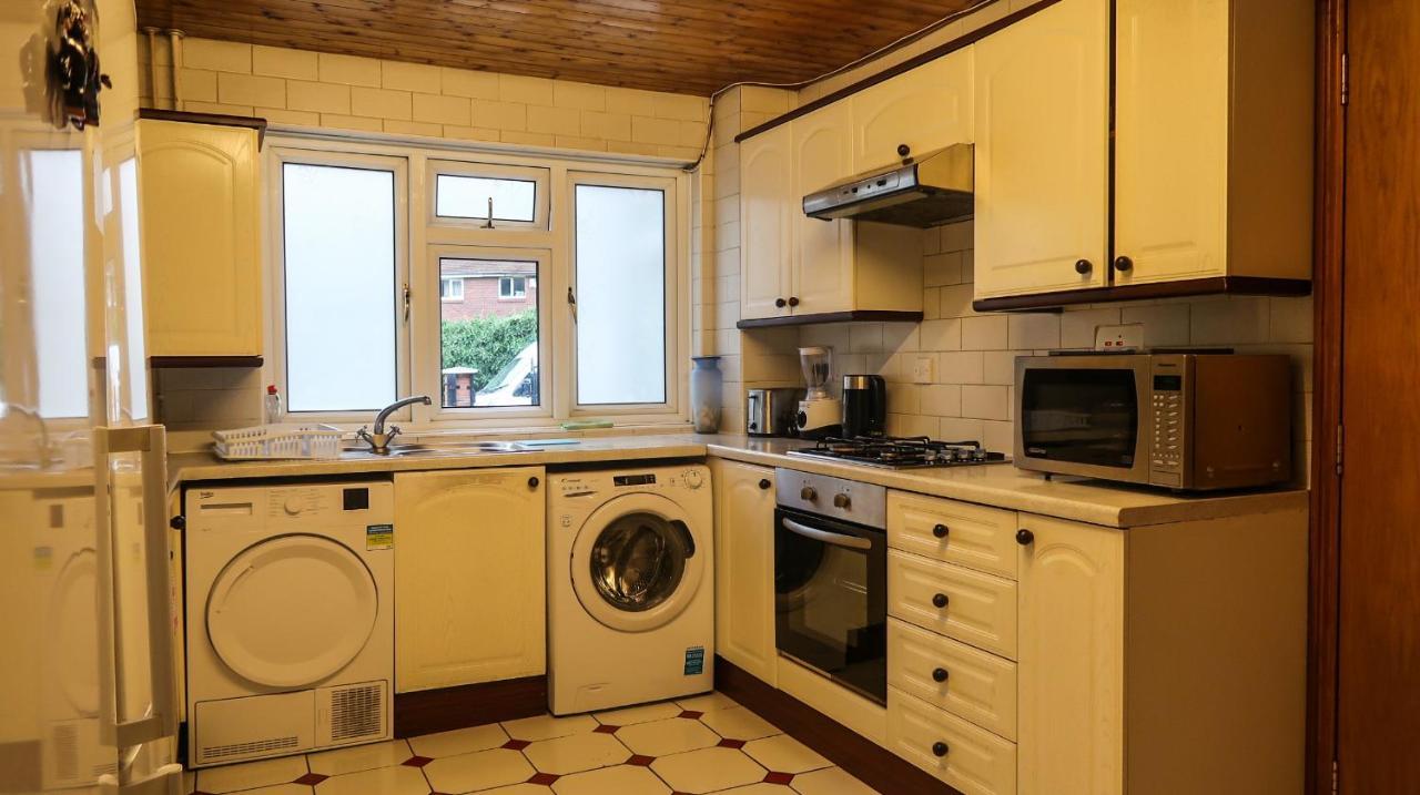Cozy Double Room - Only Room Лондон Екстериор снимка