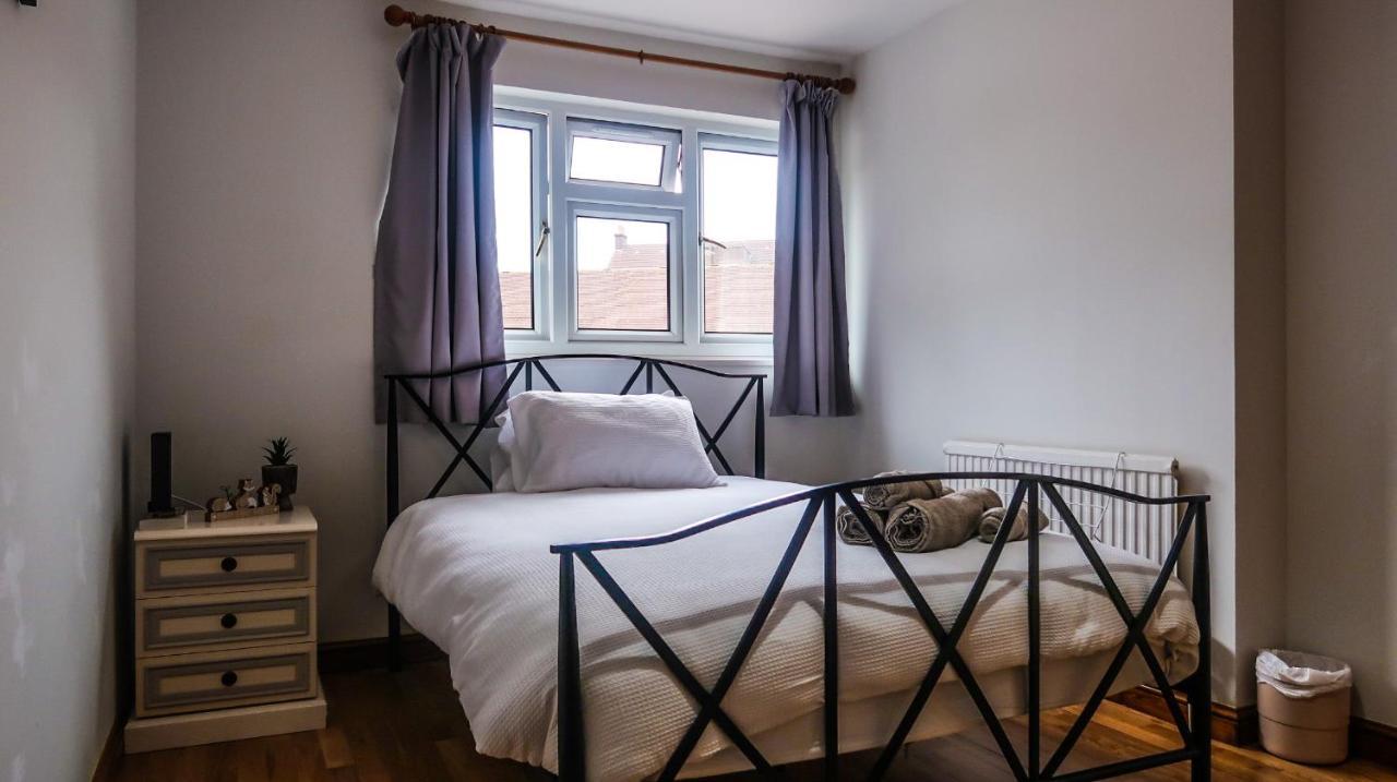 Cozy Double Room - Only Room Лондон Екстериор снимка